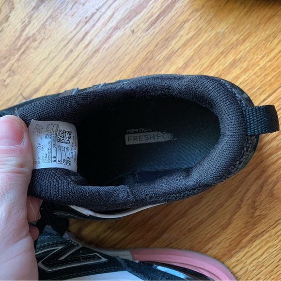 New Balance Women’s size 7 athletic shoes. - Picture 6 of 6